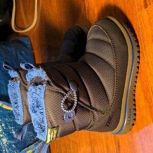 Toddlers L.L.Bean snowboots